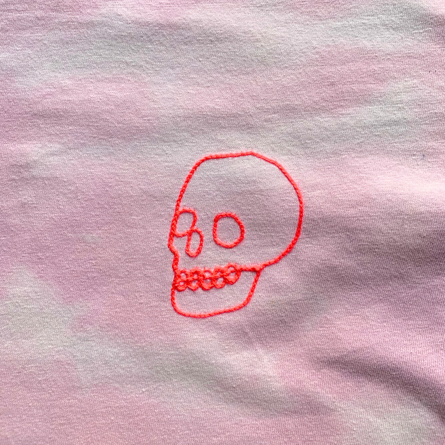 ADULT Large Tie Dye Spooky Skull Chainstitch Tshirt