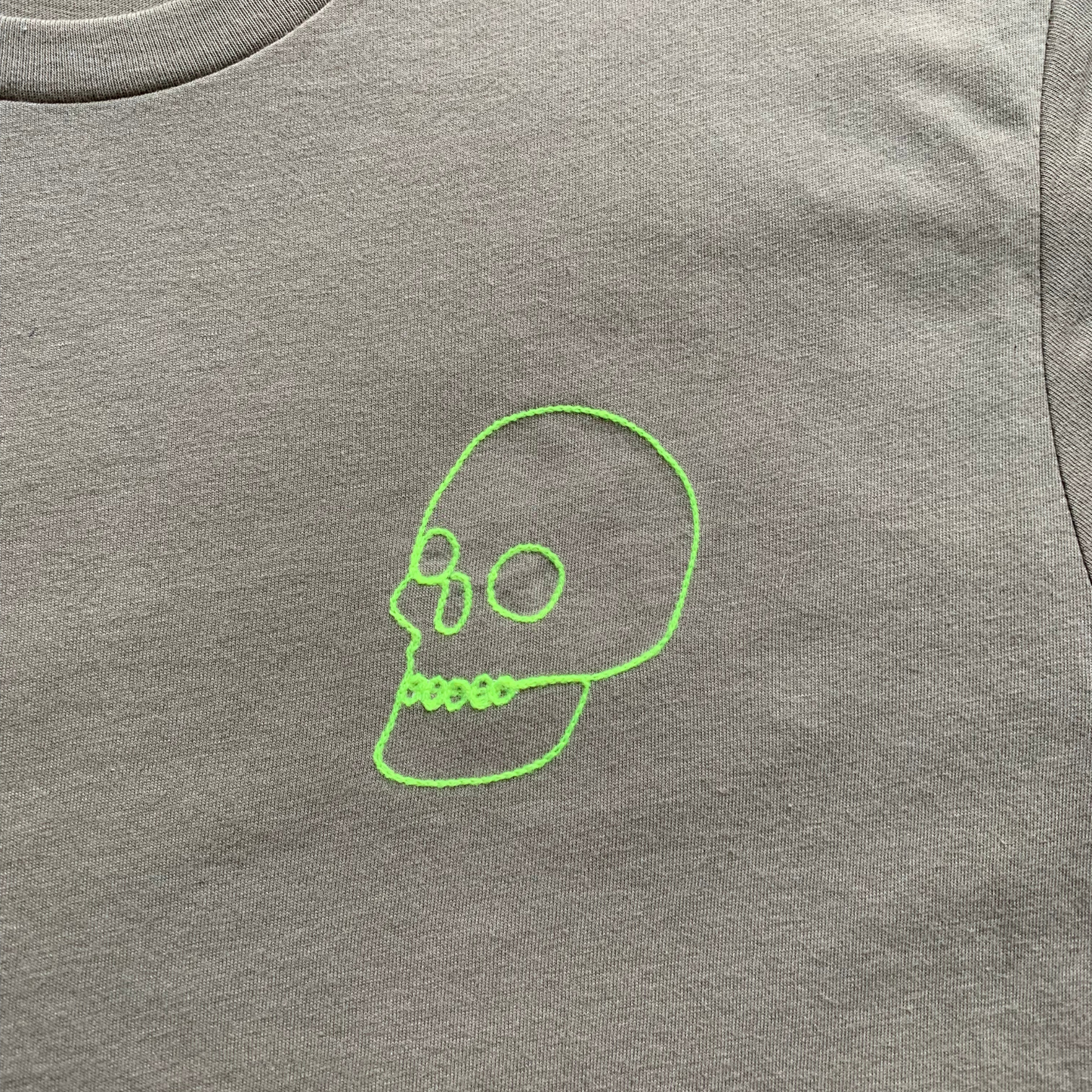 ADULT XL Army Green Spooky Skull Chainstitch Tshirt